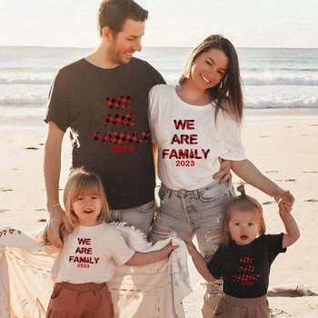 Šeimos Atitikimo Kalėdų Viršūnes Išskirtinis Dizainas 2023 Mes esame Šeima Šeimos Kalėdų T-shirt
